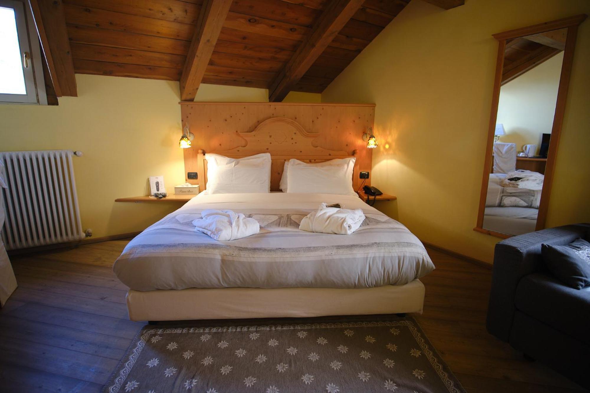 Hotel Bes & Spa Claviere Exterior foto